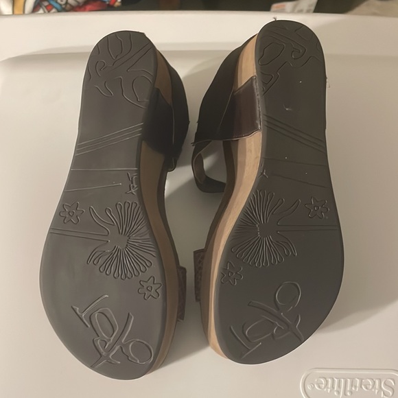 NWOT OTBT wedges - Picture 4 of 4